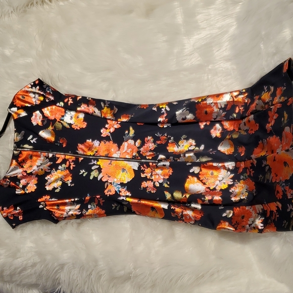 Beige By Eci Sz 4 Floral with Metallic  looking flowers. BEAUTIFUL  dress - Picture 11 of 15